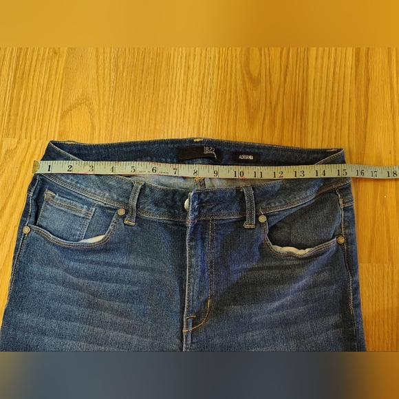 1822Classic Blue Women's Jeans, Adriana Style Size 12 - Picture 4 of 6